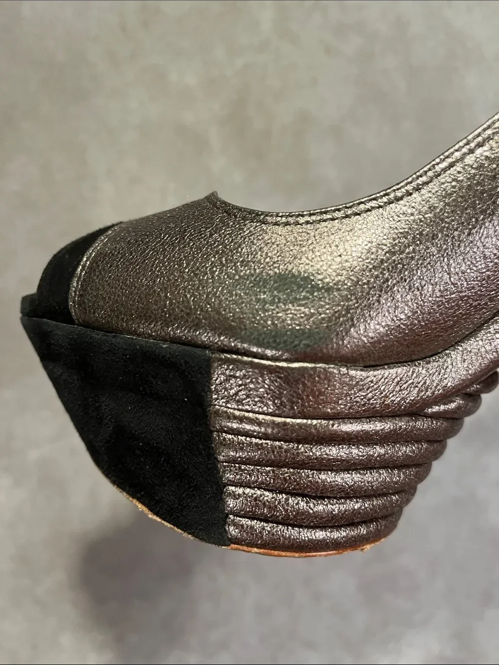 L.A.M.B. Metallic Silver & Black Peep-Toe Platform Pumps size 7
